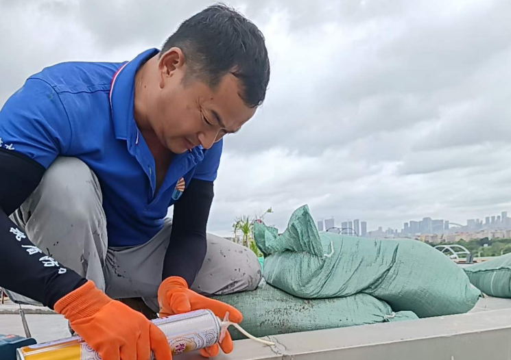 【执盾美邦】靓缝剂容易脱落、发黑，可能是选错材料导致的